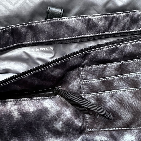 LULULEMON Yoga Moto Messenger Blazer Print Gray Black Bag - Picture 6 of 13